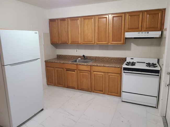 Photo - 375 E 8th St