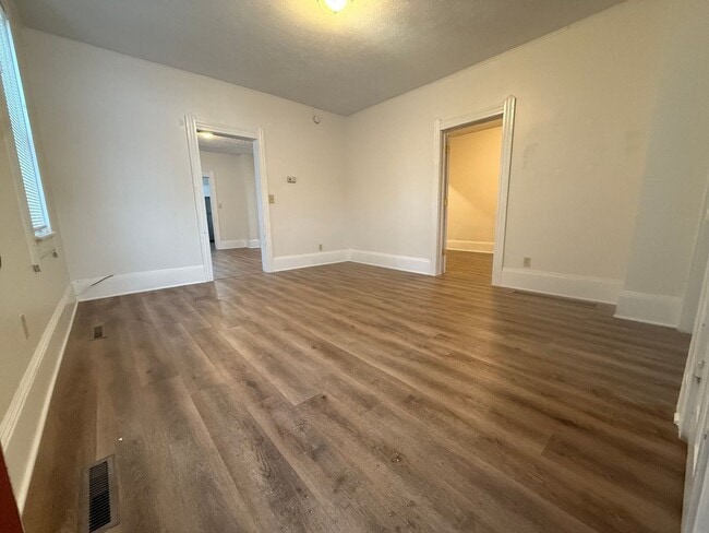 Photo - 2482 W 10th St Unidad Lower