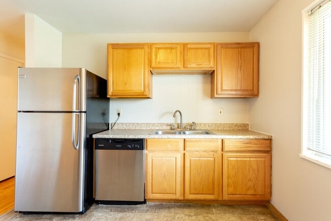 Photo - 3285 Moorhead Ave