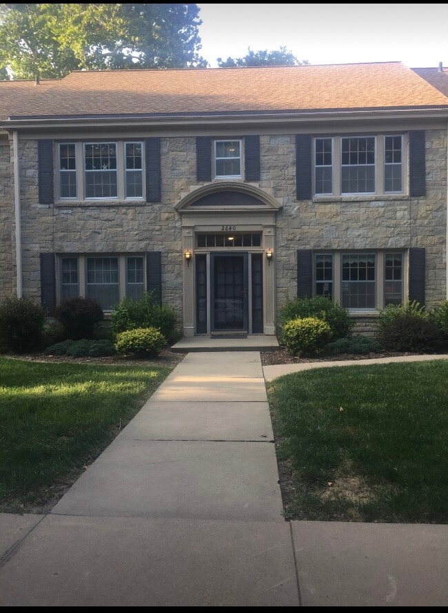 Building Photo - 2640 Lake St Unit C