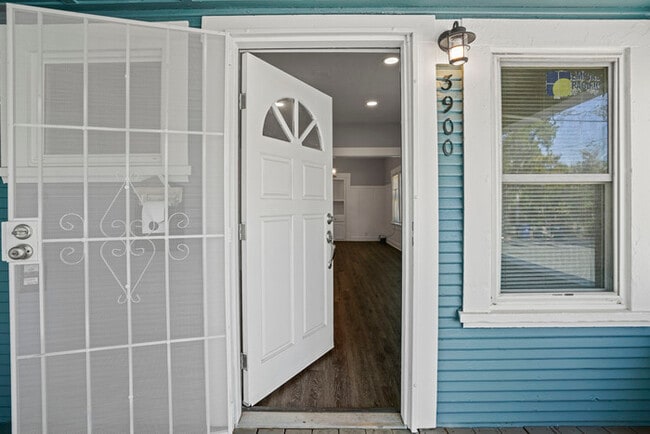 Photo - Charming 3 Bedroom Home Near Broadway | Spacious Layout | Prime Sacramento Location
