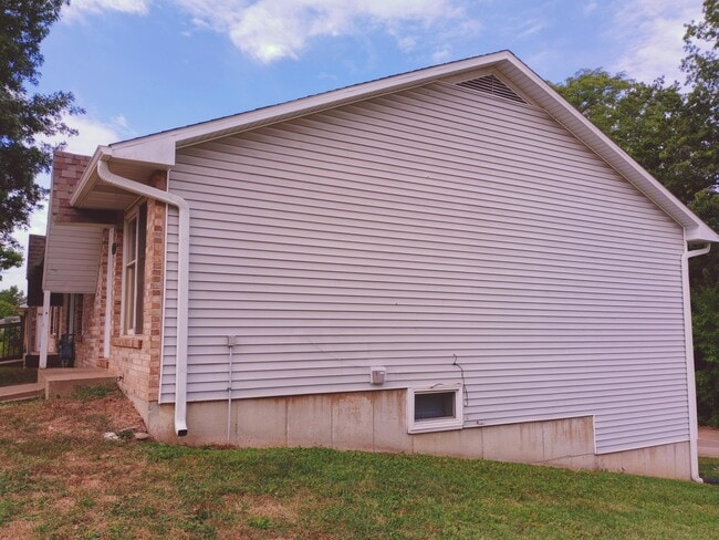 Photo - 1121 S Roseta Ave