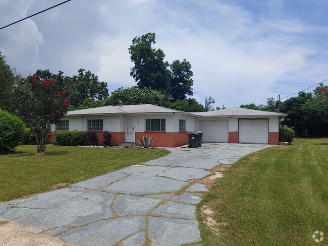 Building Photo - 3BR/1BA with 2 car garage in Myrtle Grove Rental