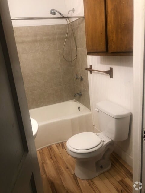 Building Photo - 212 Westwood Dr Unit Apt 4