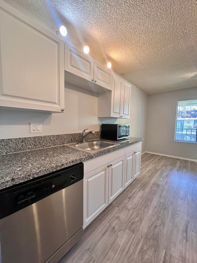 Photo - 150 Pineview Rd Unit J5