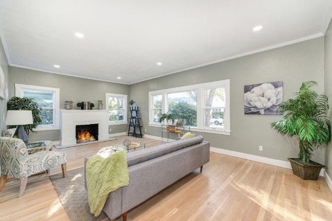 Photo - 1045 35th St