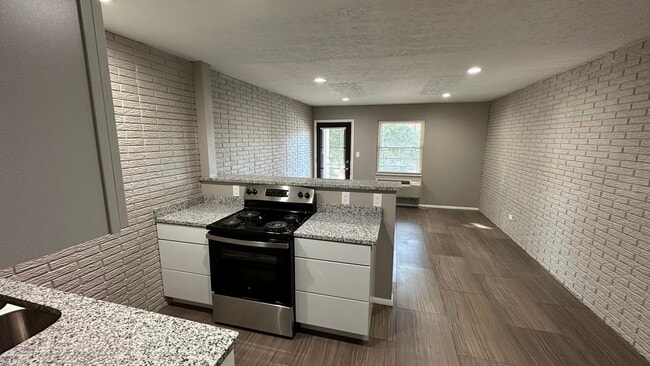 Building Photo - 4012 DuPont Cir Unit 307