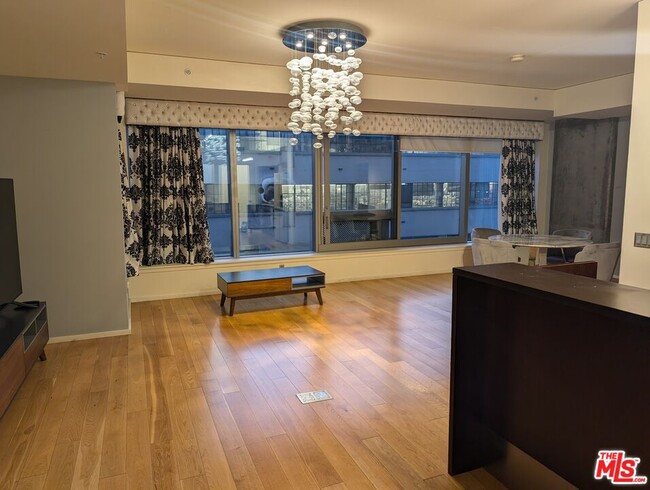 1155 S Grand Ave Unit 302