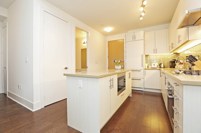 Photo - 29 Queens Quay E