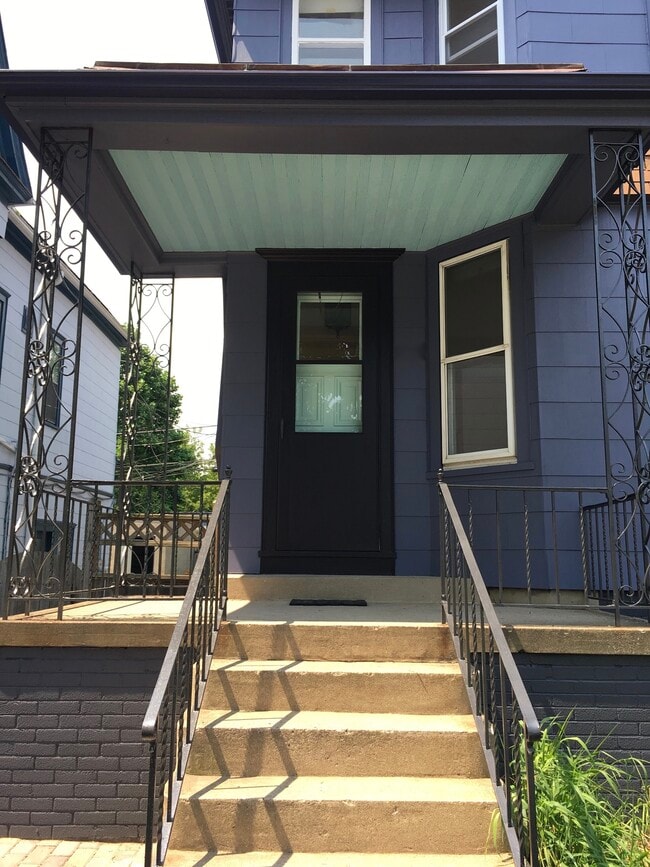 2465 S Howell Ave Unit Lower