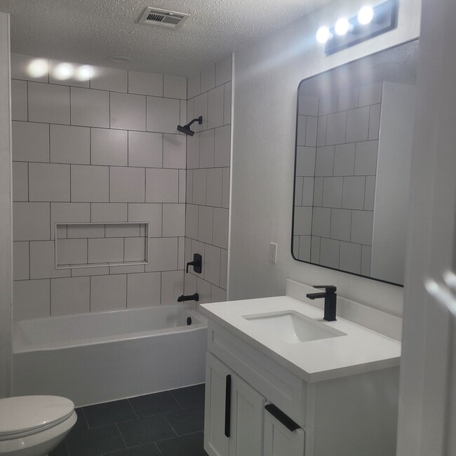 Photo - 8830 Stroelitz St