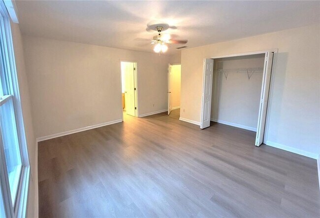 Photo - 1516 Parc Main St