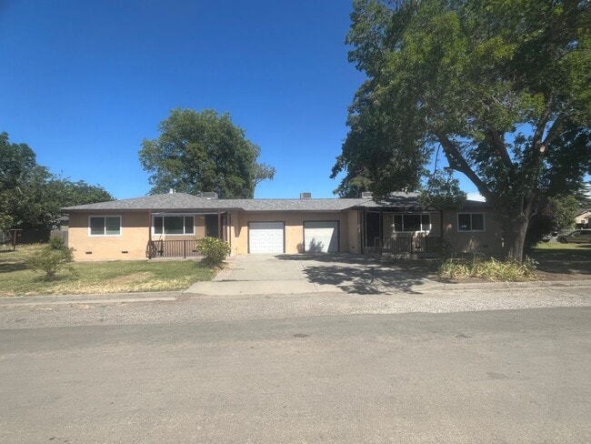 Photo - 16877 Antelope St