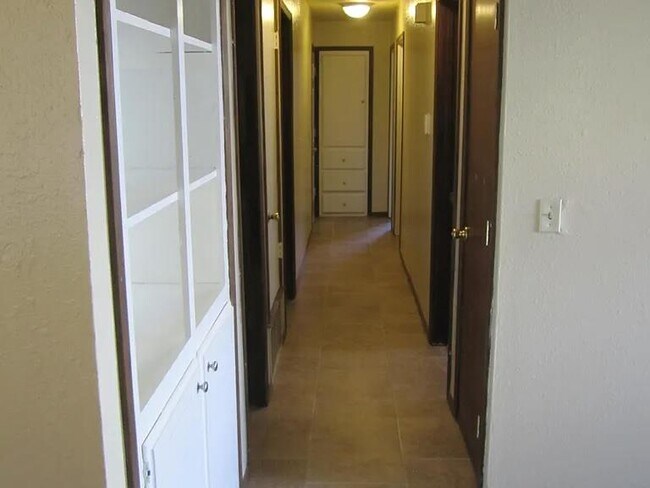 Photo - 820 Russell Cir