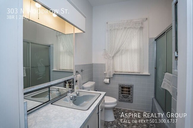 Photo - 303 N Woodrow St