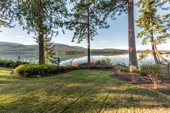 Photo - Beautiful Custom Home Overlooking Sequim Bay
