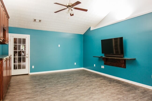 Photo - 137 Bristol Woods Dr