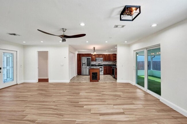 Photo - 300 SW 19th Ave