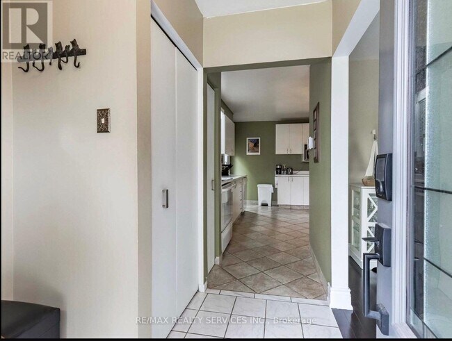 Photo - 64 Brookdale Crescent