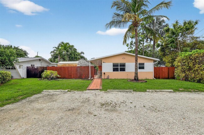 920 SW 30th St Unit 3