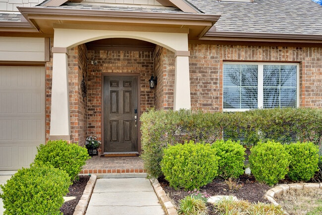 Photo - 117 Oakmont Dr