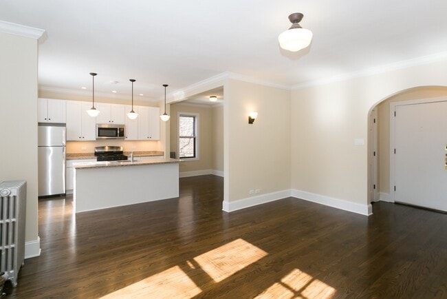 Photo - 1360 E 52nd St Unidad S2