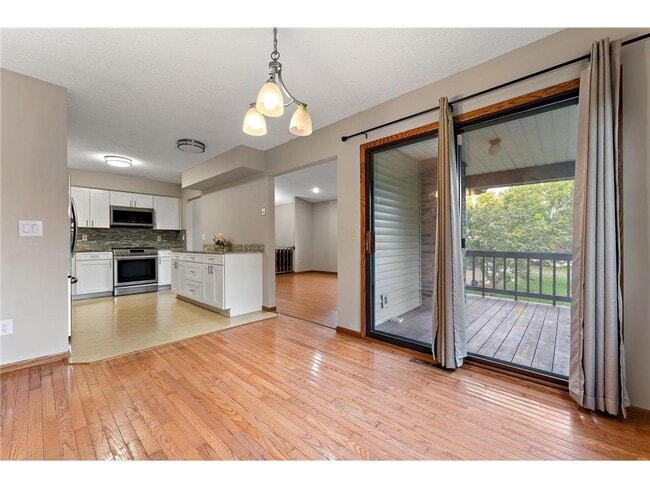 Photo - 560 Donegal Cir