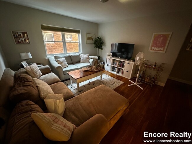 Building Photo - 63 Selkirk Rd Unit 6