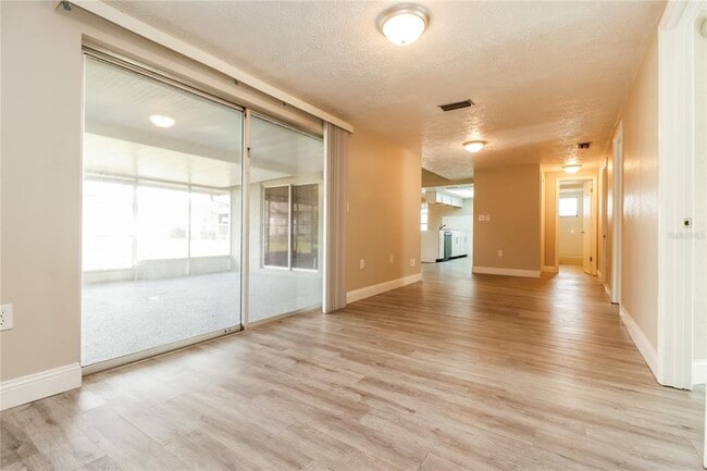 Photo - 2105 Sugarbush Dr