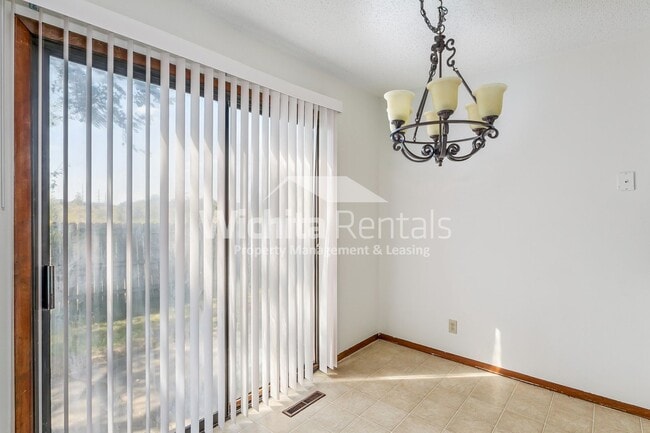 Photo - 2305 S White Oak Dr Unit 1