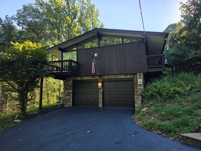 27 Bridleshire Rd