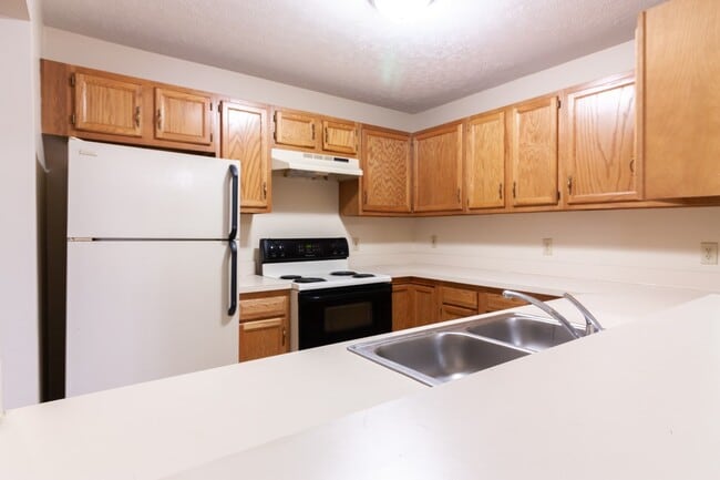 Kitchen - Wrens Trail Garden Apartments