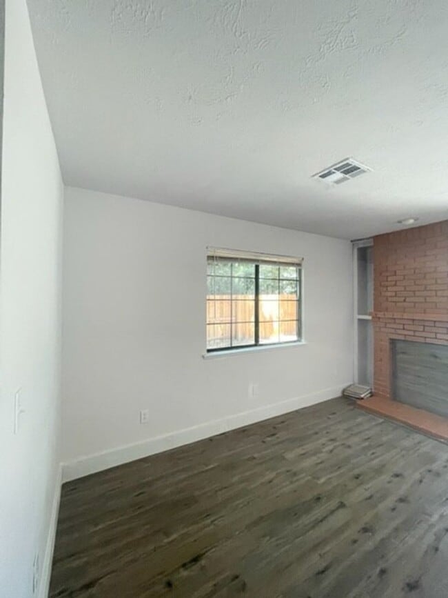 Photo - Darling Elk Grove Halfplex!