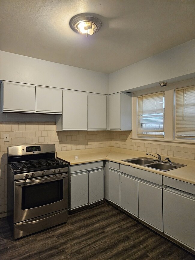 Photo - 8022 S Manistee Ave