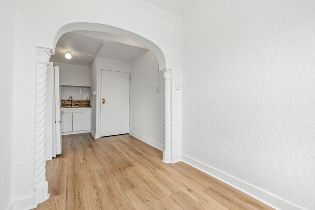 Photo - 26 E 14th St Unidad 506