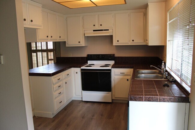 Photo - 3 bed/2 bath home on a quiet court