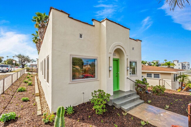 Building Photo - Renovated Coastal Retreat
