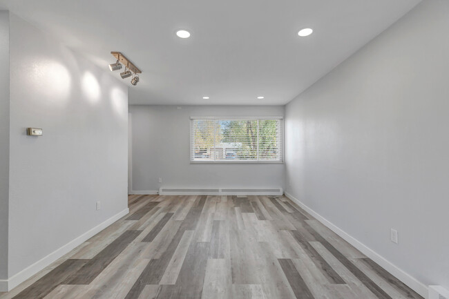 Photo - 211 Julian St Townhome