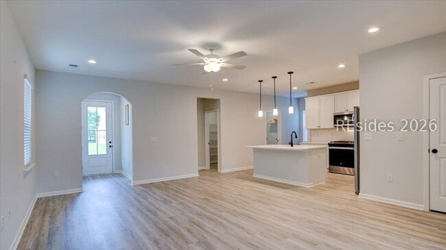 Photo - 179 Garden Row Dr N