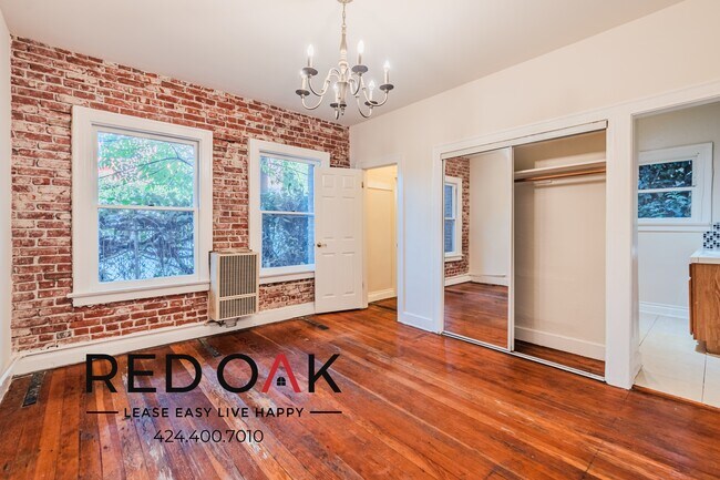 Building Photo - 532 S Coronado St Unit 207
