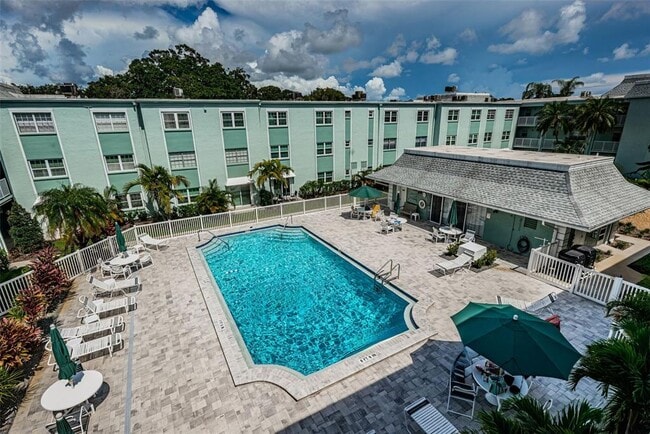 Building Photo - 1706 Belleair Forest Dr Unit 322