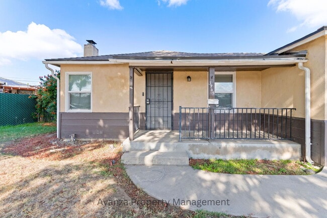 Photo - Fresno Mayfair District - 4 Bedroom Home 
1 Year Lease