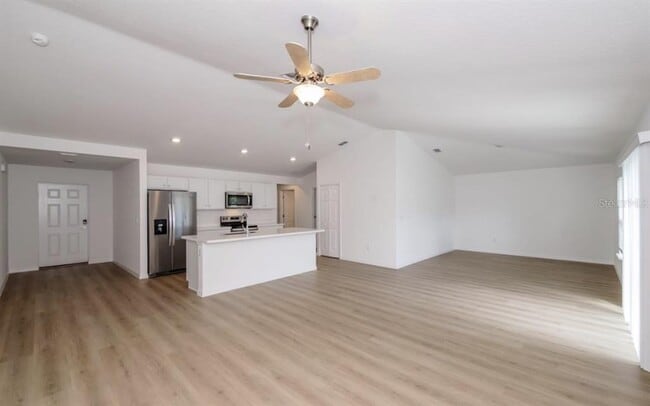 Photo - 2653 Martin St