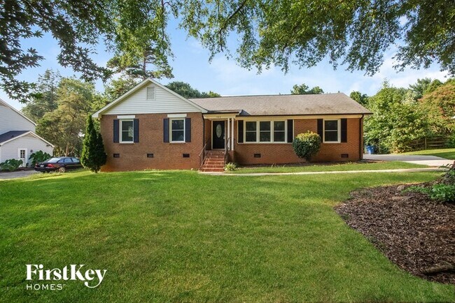 Photo - 1023 Lightwood Dr