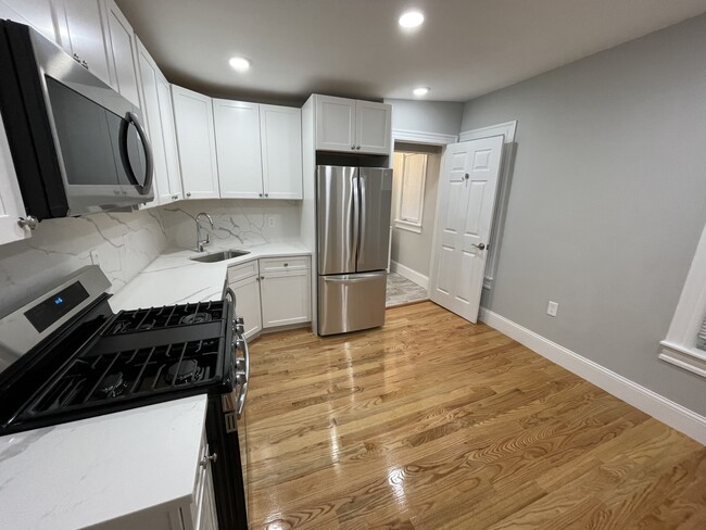 Building Photo - 3 Mossland St Unit 3 Rental