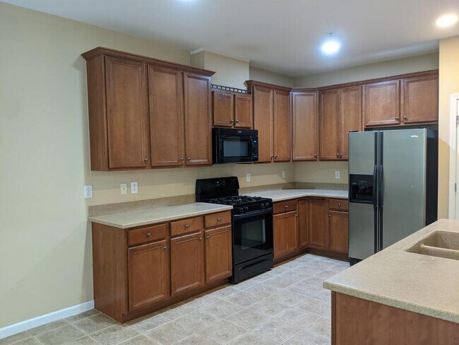 Photo - 204 Chateau Pl