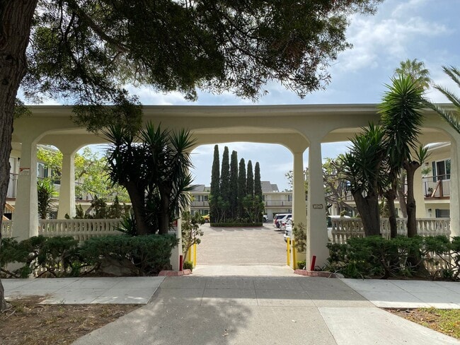 152- 1825 Chapala LLC