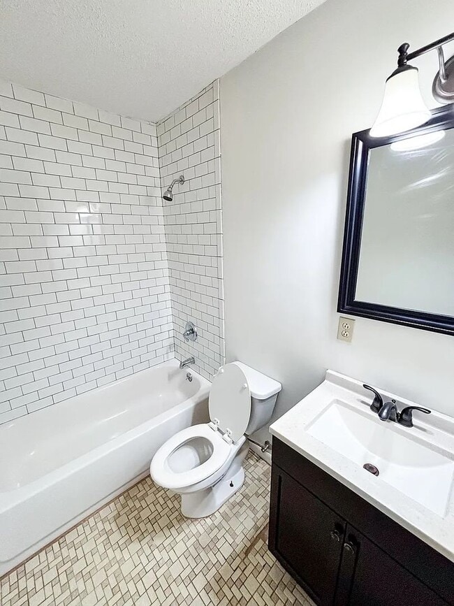 Photo - 301 Thacker Loop