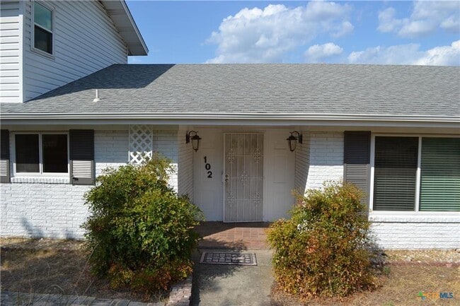 Building Photo - 102 E Mimosa Cir