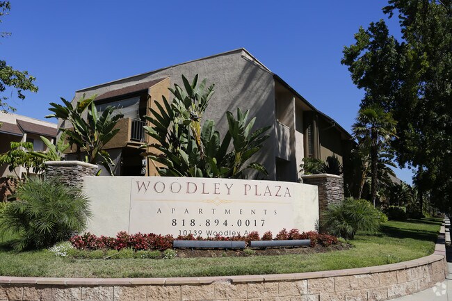 Woodley Plaza